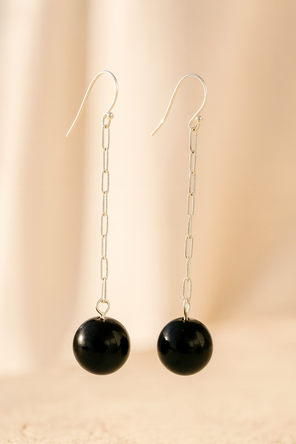 Chain and Pearl earring