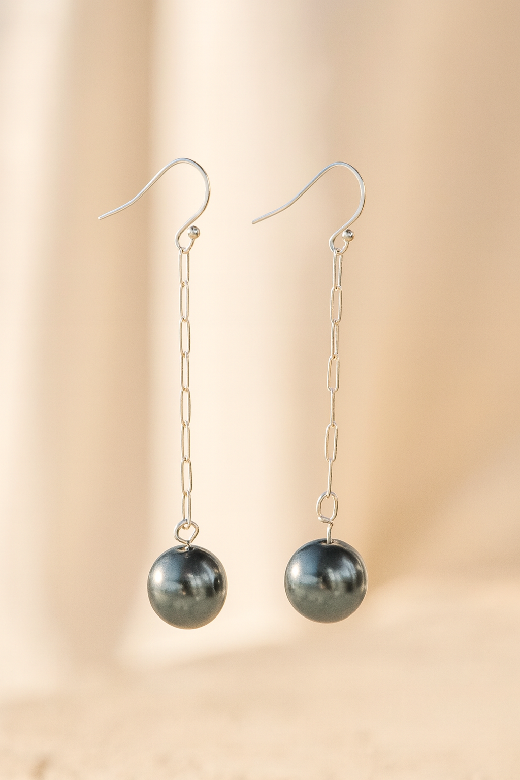 Chain and Pearl earring