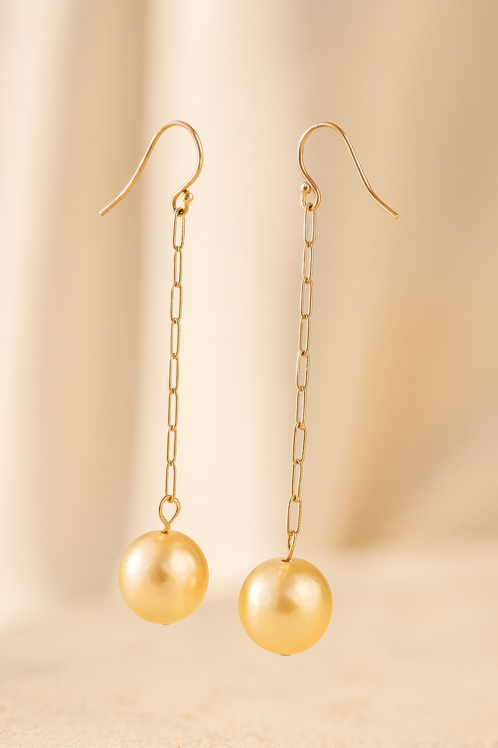 Chain and Pearl earring